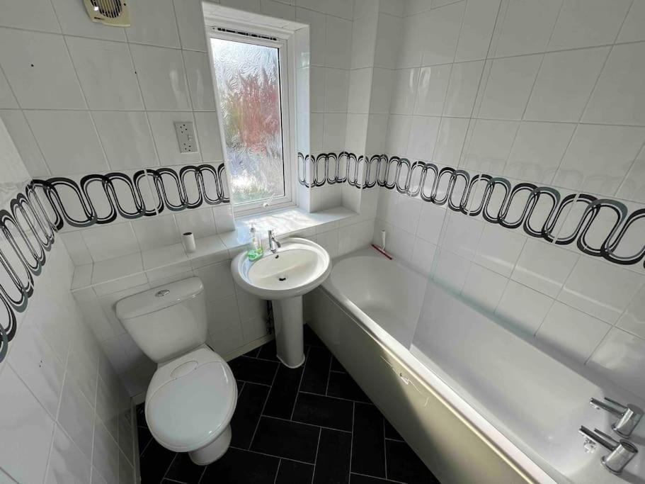 3 Bedroom House With Parking Manchester Kültér fotó